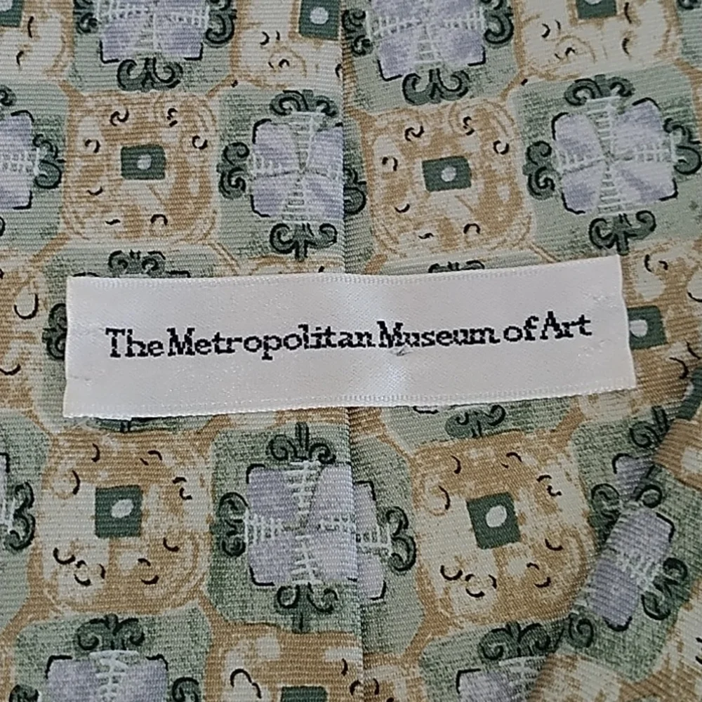 The Metropolitan Museum of Art 100% Imported Silk Tie Green/Tan Shades of Color - Picture 6 of 7